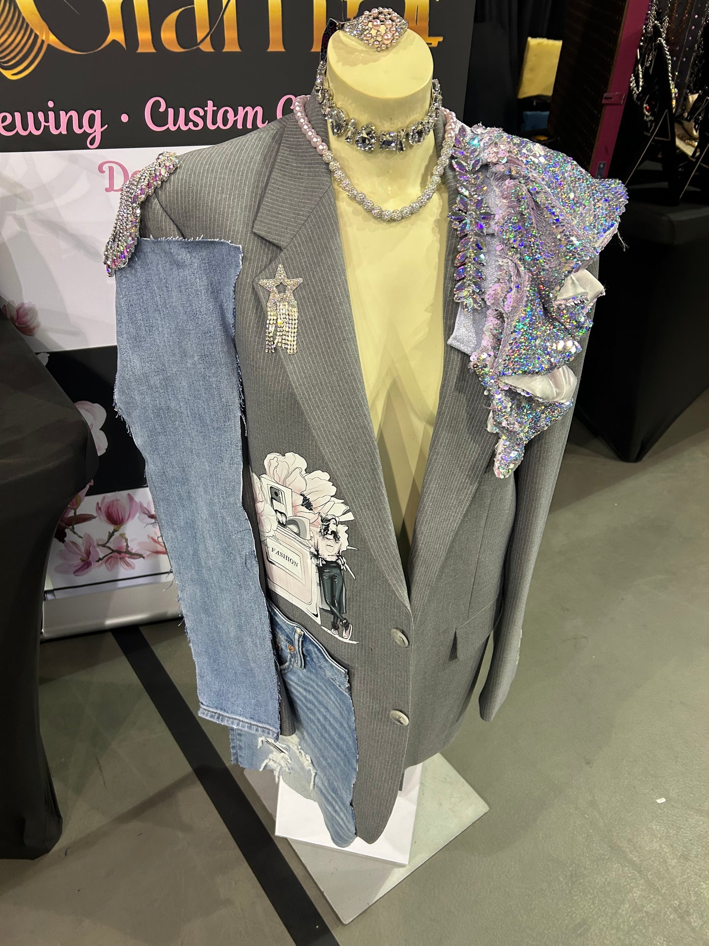 Fashion grey iridescent blazer